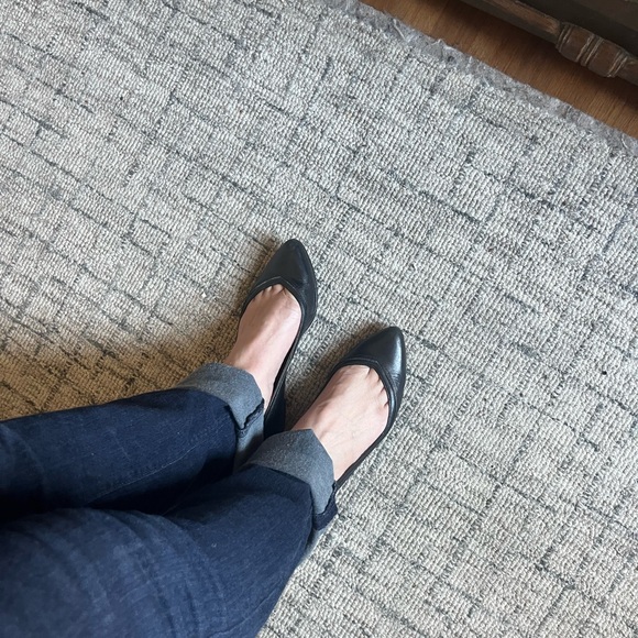FRYE Pointed Black Leather Flats *Flawed* 8 - Picture 13 of 16